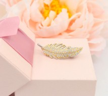 Srebrna broszka p.925/3,82g, Piórko -pozłacane z cyrkoniami    ŁZ