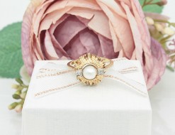 Złoty pierścionek p.585/4,20g z perłą i drobnymi brylancikami    ŁZ