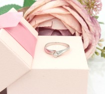 Złoty pierścionek p.585/2,65g - białe złoto z brylancikiem   ŁZ