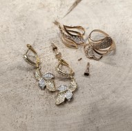 1 Aukcja  P608/2025   2*pierścionek  4*kolczyk  10,10g/p.585   al.14 