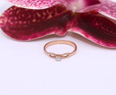 Złoty pierścionek p.585/1,35g  z cyrkonią na froncie  LS