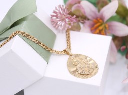 Złota zawieszka p.585/3,55g z wizerunkiem Matki Boskiej    ŁZ