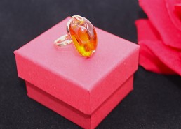 Złoty pierścionek p.585/4,31g z bursztynem   ŁS