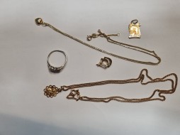 2 AUKCJA ZAWIESZKA P1410/2025 piersconek, 2 kolcz, 2 lanc., 3 zaw., 9.63g