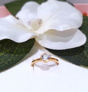 Złoty pierścionek z białą cyrkonią p.85/2,31g