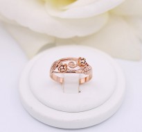 Złoty pierścionek p.585/2,44g z kwiatuszkami na froncie   ŁS