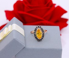 Złoty pierścionek p.585/4,24g z żółtymi i czarnymi kamieniami   ŁS