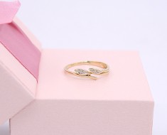 Złoty pierścionek p.585/1,42g z listkami i cyrkoniami    ŁS