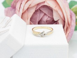 Złoty pierścionek p.585/2,20g z drobnym brylancikiem    ŁZ