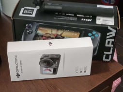 P164/2025 Kamera DJI Osmo Action 4, konsola MSI Claw A1m