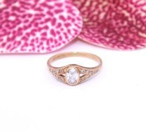 Złoty pierścionek p.585/2,23g - ozdobiony na froncie cyrkoniami  ŁZ