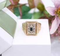 Złoty sygnet p.585/8,19g z cyrkoniami i czarnym kamieniem  ŁZ