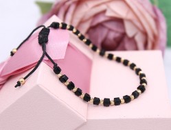 Bransoletka na sznurku - czarne kamienie i złote grawerowane kuleczki w p.585/2,61g
