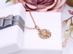 Złota zawieszka p.585/1,00g - z Nefretete   ŁS