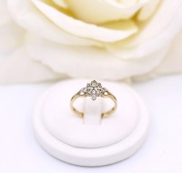 Złoty pierścionek p.333/1,86g z cyrkoniami na froncie  ŁS