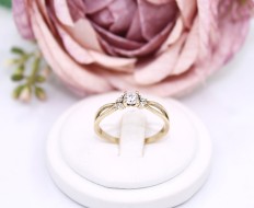 Złoty pierścionek p.333/1,77g z cyrkoniami   ŁS