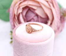 Złoty pierścionek p.585/2,10g z kwiatuszkami na froncie    ŁZ