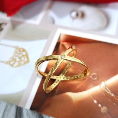 Złoty pierścionek p.585/2,82g