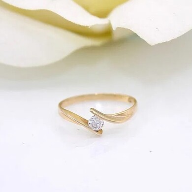 Złoty pierścionek p.585/1,29g