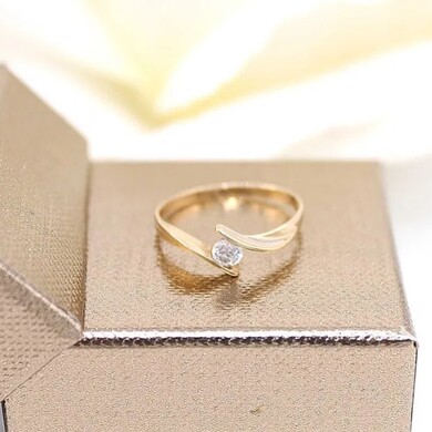 Złoty pierścionek p.585/1,29g