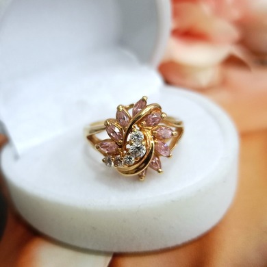 Złoty pierścionek p.585/4,49g