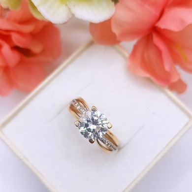 Złoty pierścionek p.585/3,01g