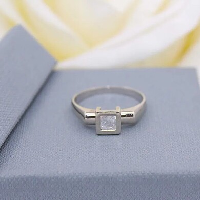 Złoty pierścionek p.585/2,57g