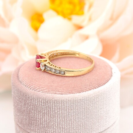 Złoty pierścionek p.585/3,26g