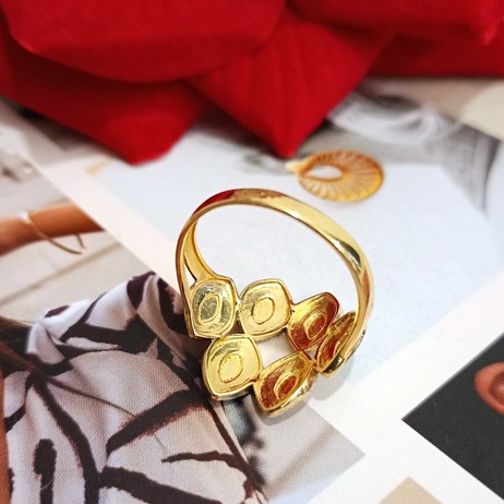 Złoty pierścionek p.585/4,49g