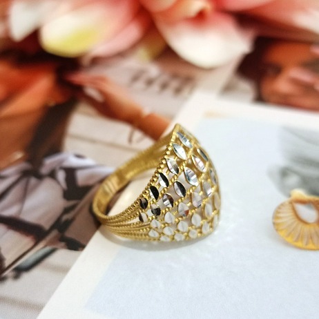 Złoty pierścionek p.585/3,43g