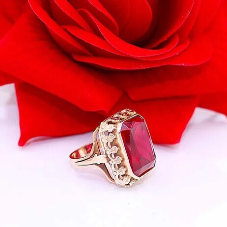 Złoty pierścionek p.585/10,80g