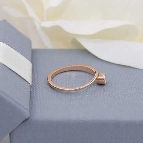 Złoty pierścionek p.585/1,92g