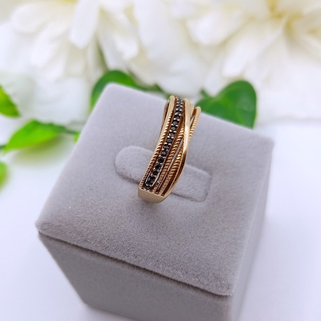 Złoty pierścionek p.585/3,27g