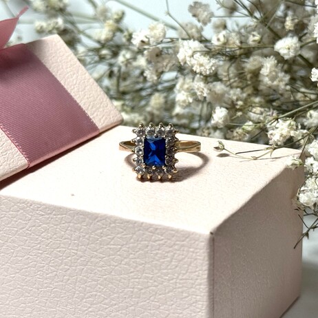 Złoty pierścionek p.585/4,21g