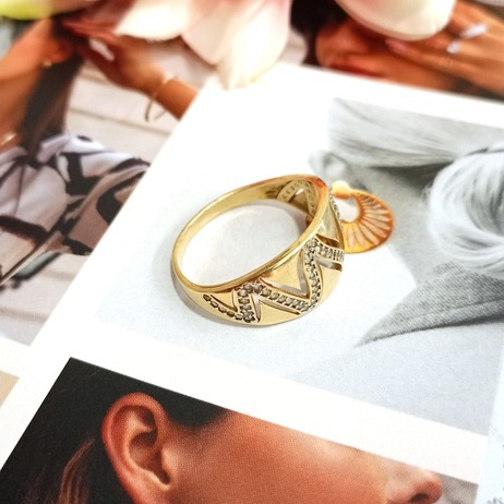 Złoty pierścionek p.585/3,68g