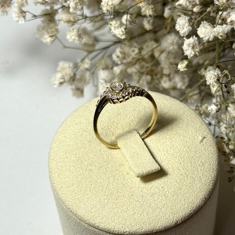 Złoty pierścionek p.585/1,86g