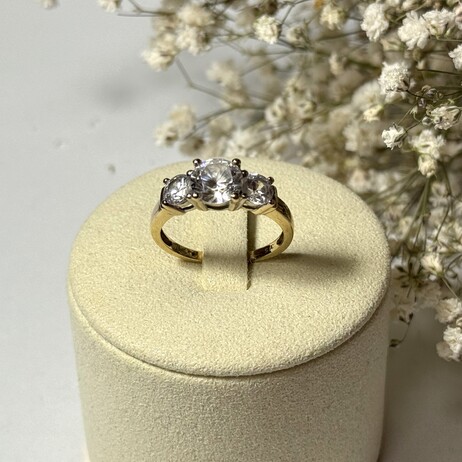 Złoty pierścionek p.375/3,54g