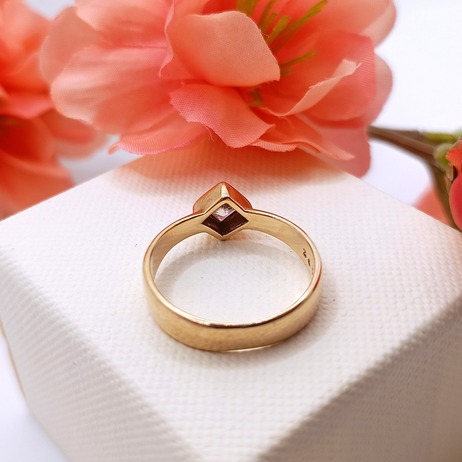 Złoty pierścionek p.375/2,14g