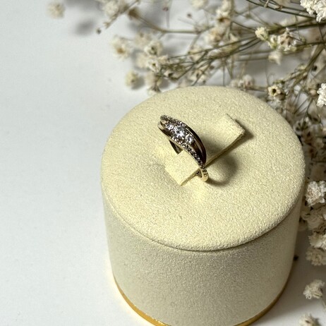 Złoty pierścionek p.585/3,37g