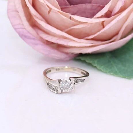 Złoty pierścionek p.585/3,00g