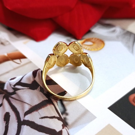 Złoty pierścionek p.585/4,49g