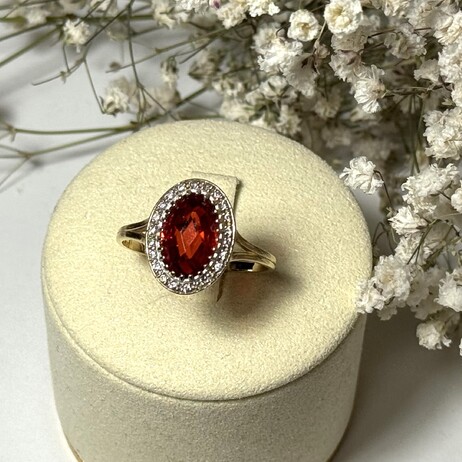 Złoty pierścionek p.585/4,11g