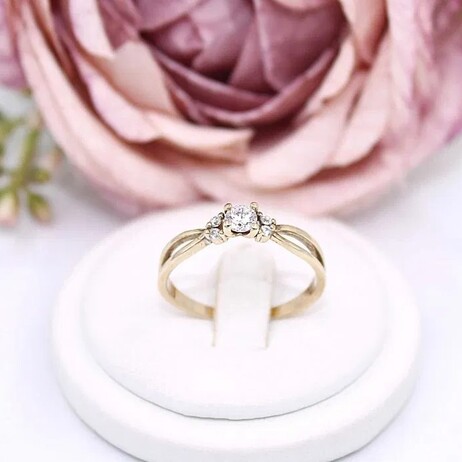 Złoty pierścionek p.333/1,77g