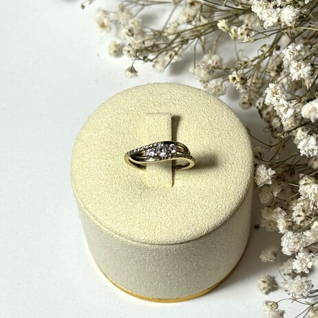 Złoty pierścionek p.585/1,54g