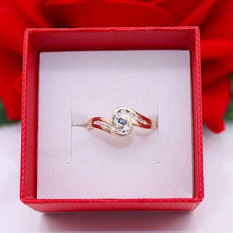 Złoty pierścionek p.585/2,18g