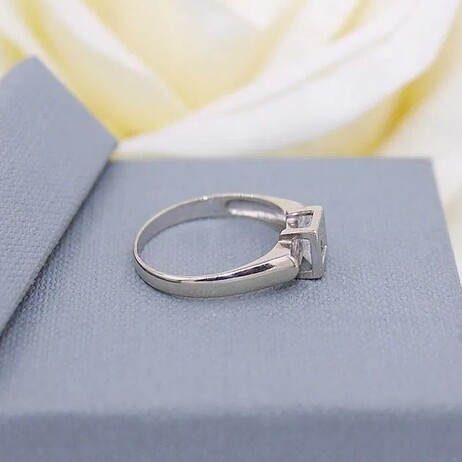 Złoty pierścionek p.585/2,57g