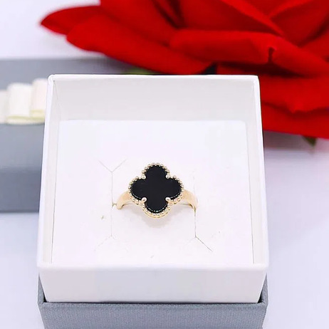 Złoty pierścionek p.585/2,57g