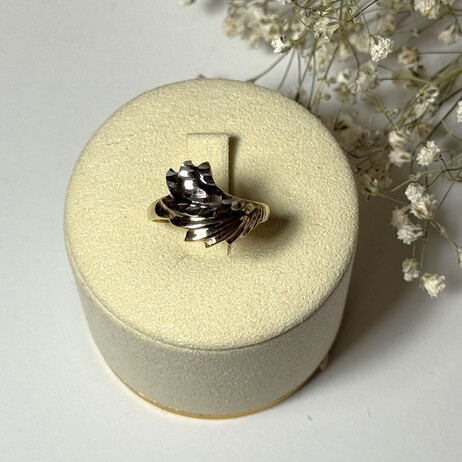 Złoty pierścionek p.585/3,04g