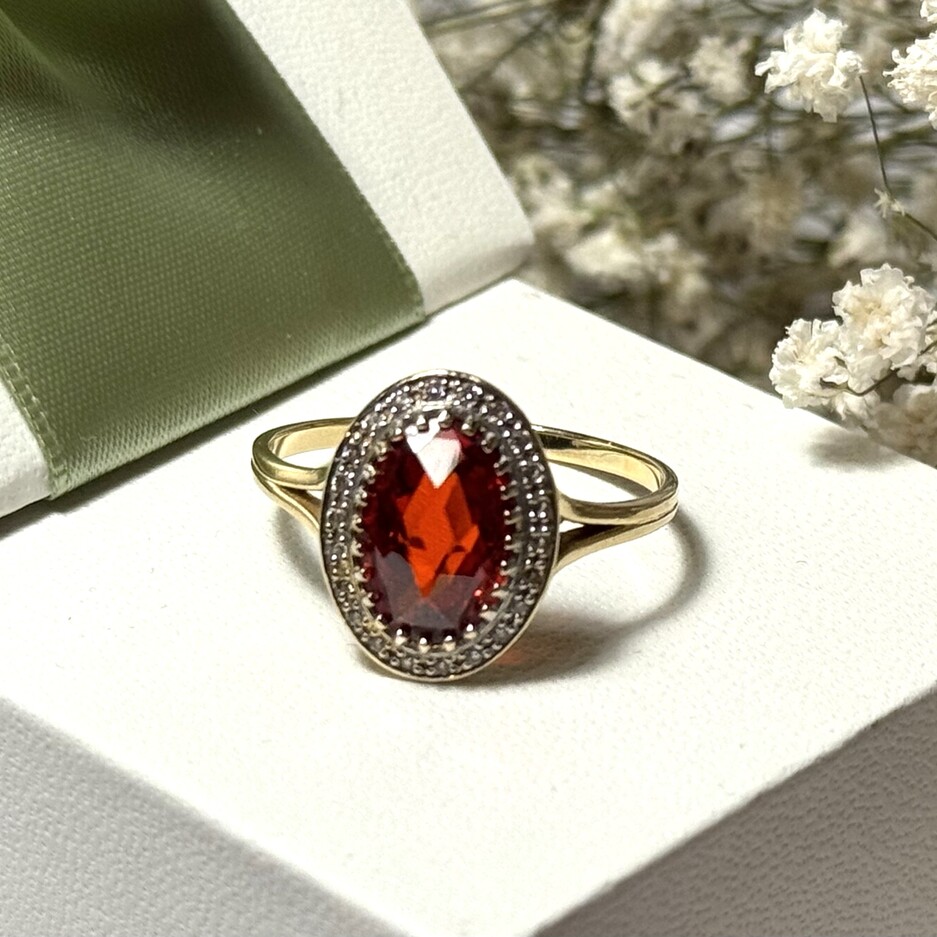 Złoty pierścionek p.585/4,11g