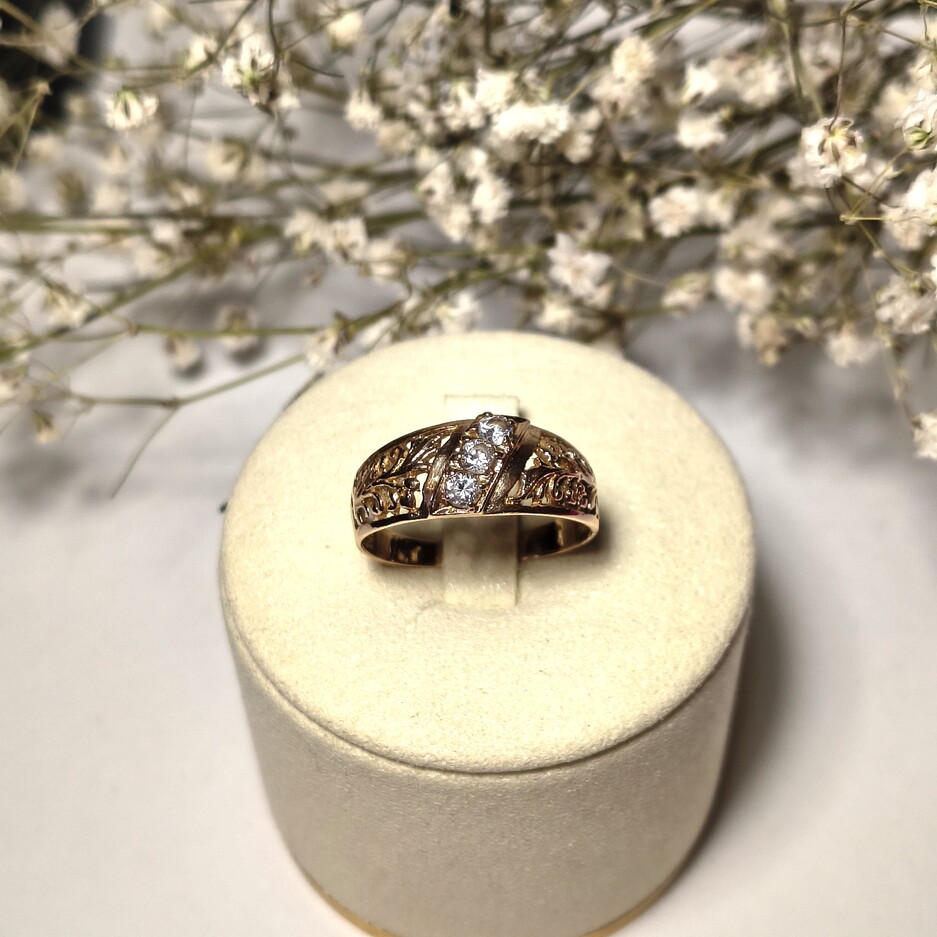 Złoty pierścionek p.585/3,42g